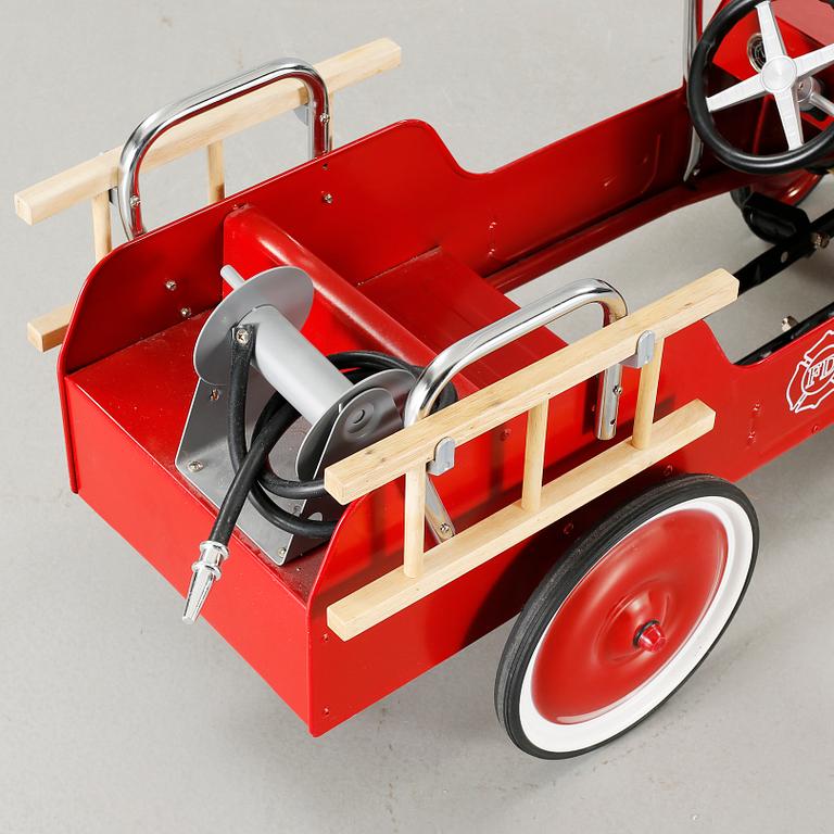 A child´s pedal car from the fourth quarter of the 20th century.