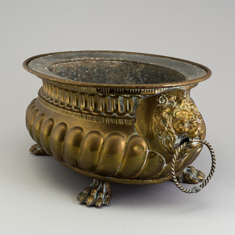 AN 18TH CENTURY BRASS JARDINIERE.