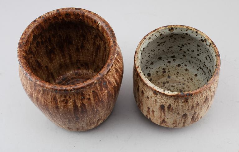 KRUKOR, 2 st, stengods, Rolf Palm, Mölle, 1900-talets andra hälft.