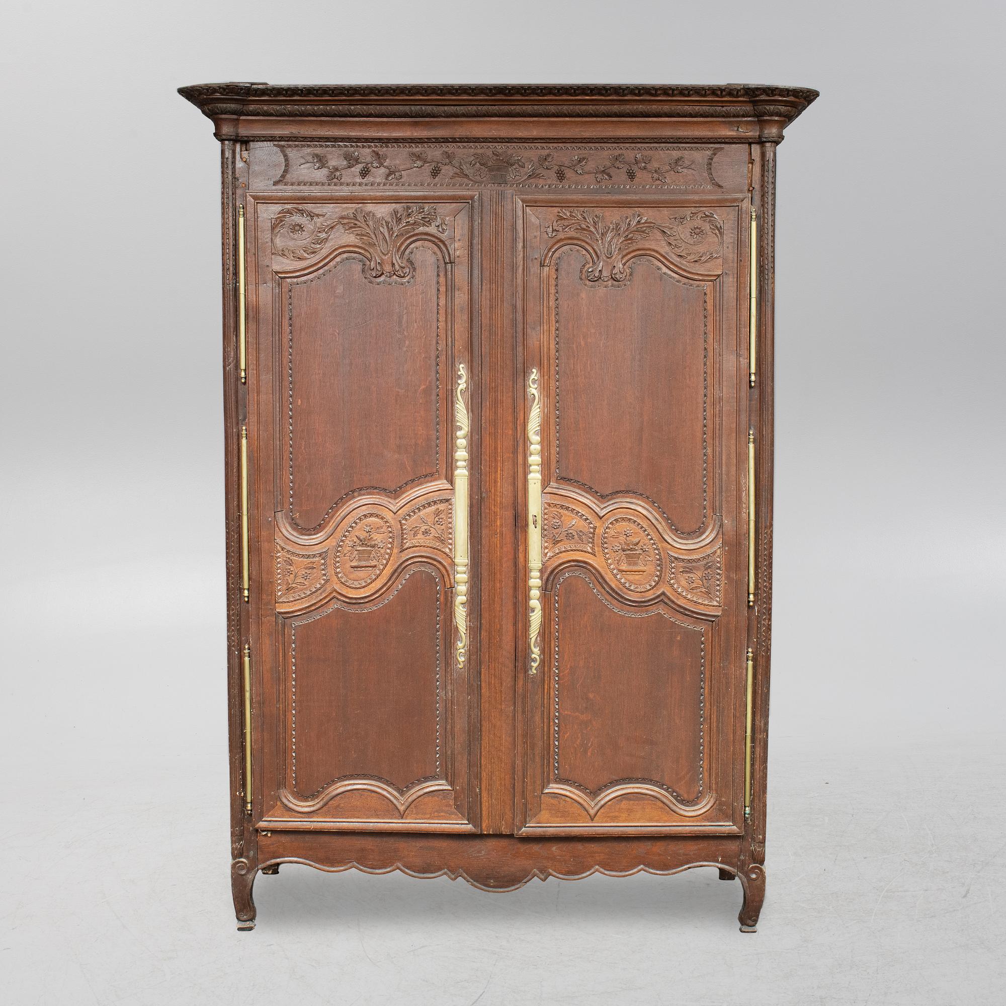 A french carved wooden cabinet, around 1900.