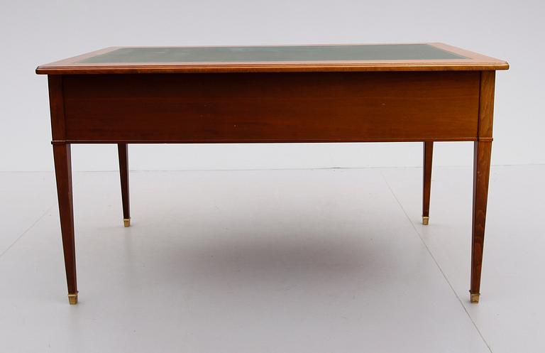 SKRIVBORD, gustaviansk stil, 1900-talets andra hälft.