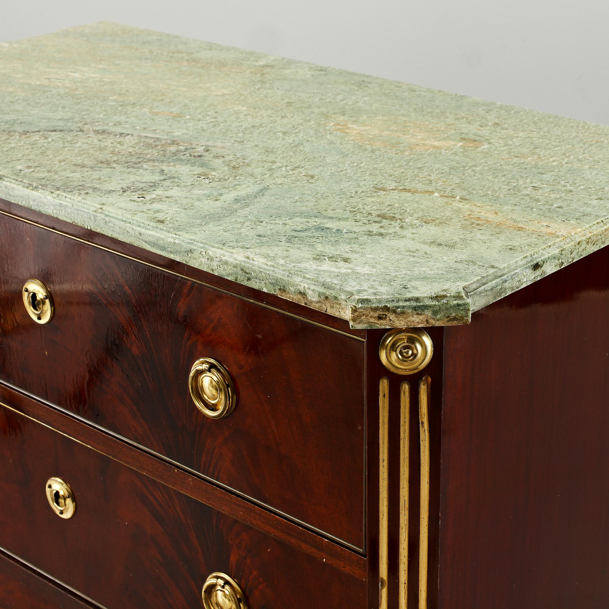 BYRÅ, sengustaviansk stil, 1900-tal.