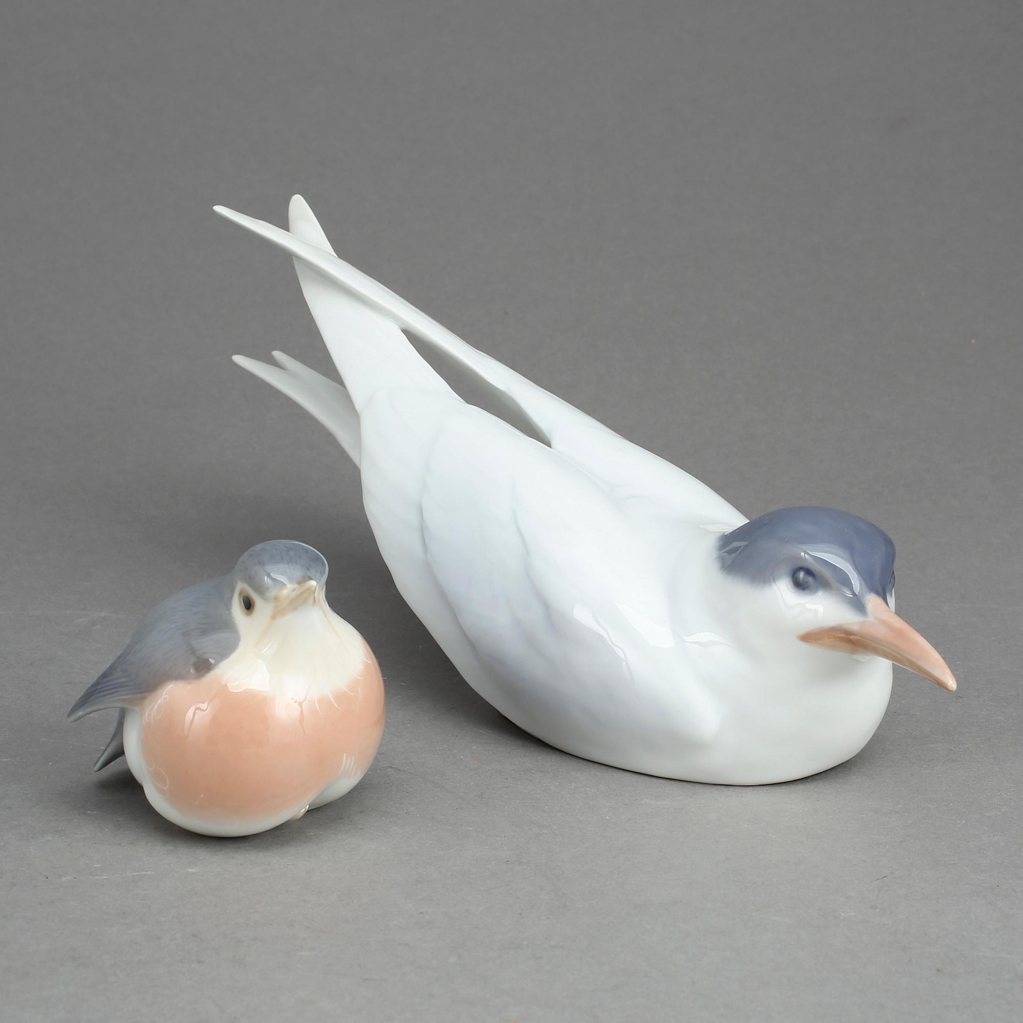 FIGURINER 2 st, Royal Copenhagen, porslin. I form av fåglar.