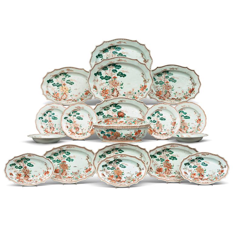 A Chinese Export dinner service, Qing dynasty, Qianlong (1736-95). (62 pieces).