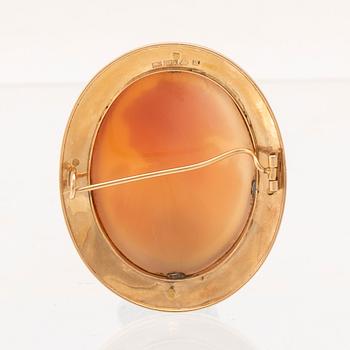 An 18K gold brooch with shell cameo, Malmö 1915.