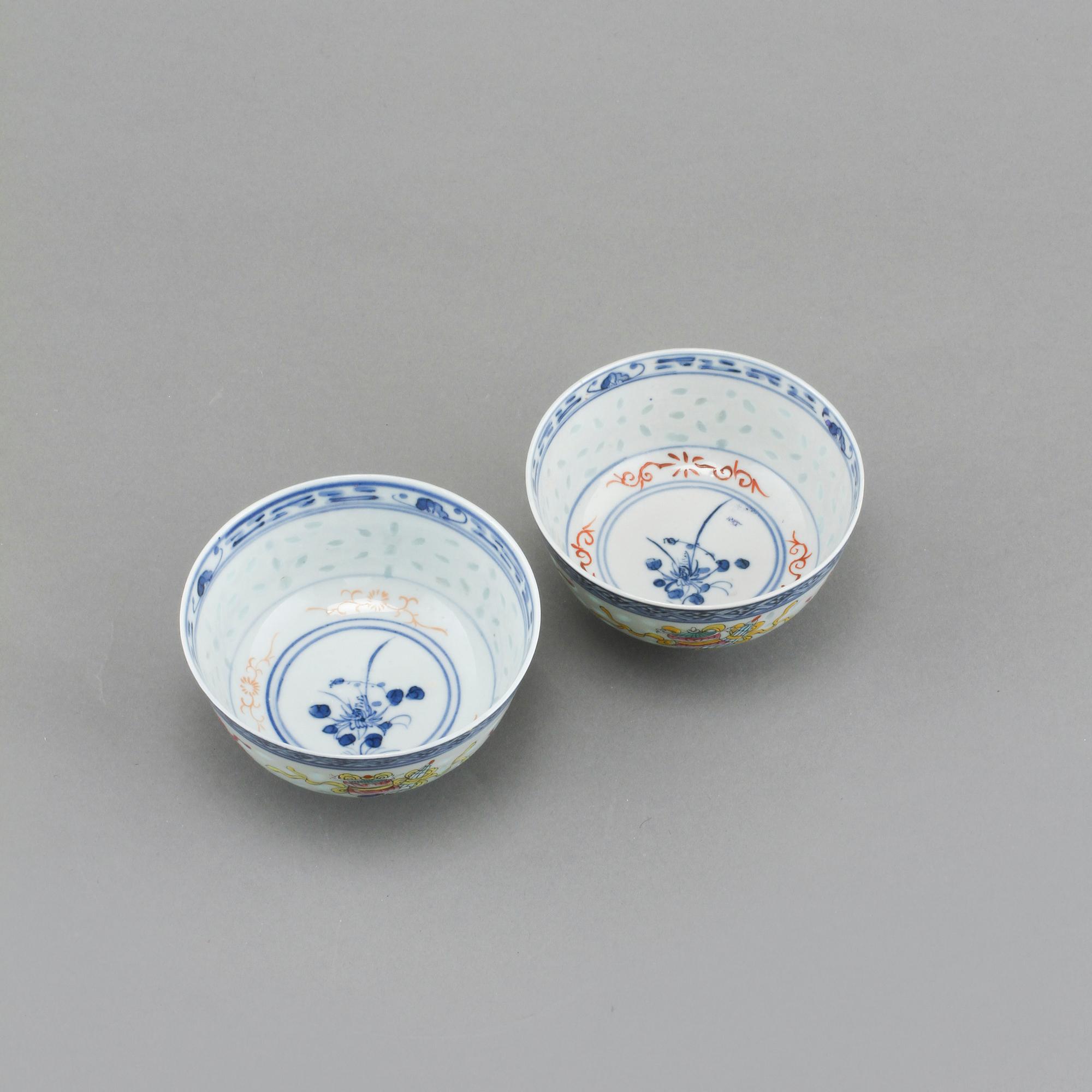 BOWLS, a pair, porcelain, China, 20:th century.