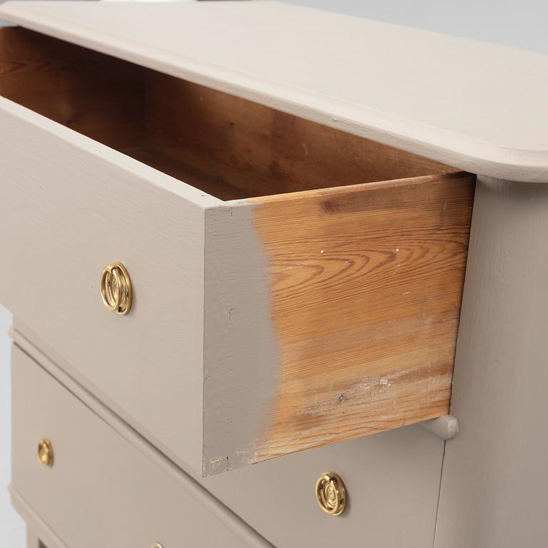 Chest of drawers, early 20th century.