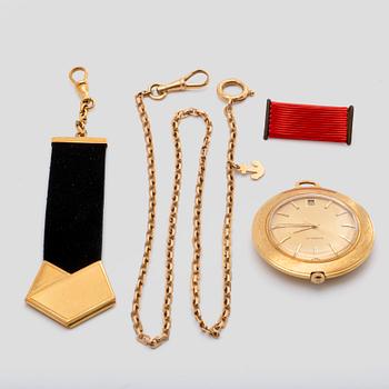 A Gübelin 18K gold pocket watch with chain and chatelaine, 40 mm.