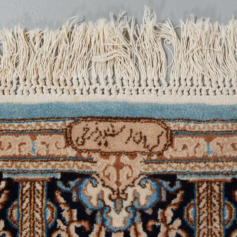 MATTA, Kirman, signerad, old, ca 290 x 196 cm.