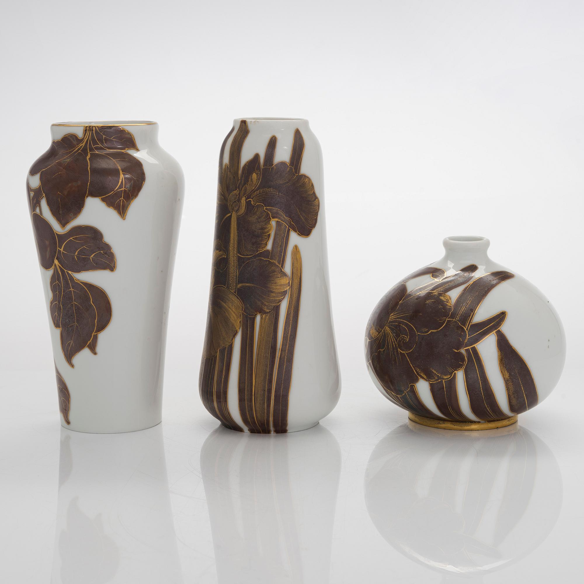Thure Öberg, three porcelain vases, signed T.Ö. ARABIA. Circa 1920s.
