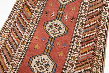 Gallerimatta antik Meshkin , nordvästra Persien, ca 343 x 117 cm.