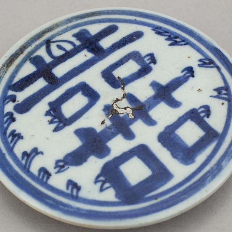 A blue and white ginger jar with lid, China, Qing dynasty, 19th century.