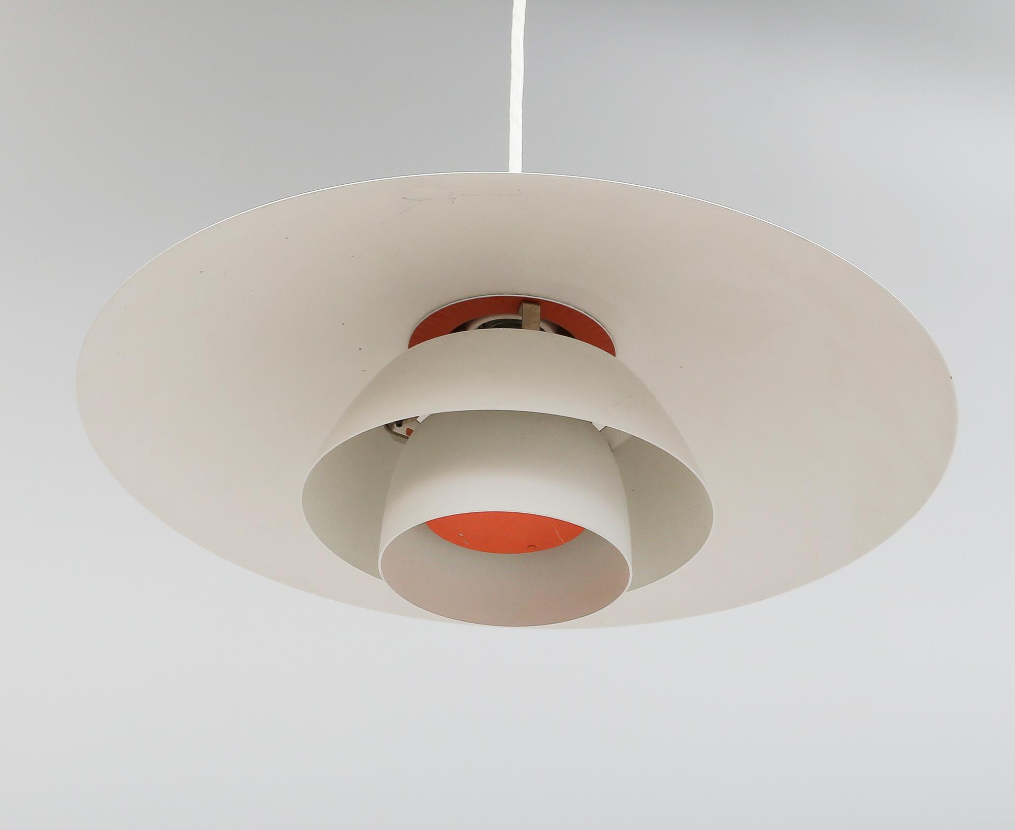 TAKLAMPA, PH-lampa, Paul Henningsen, Louis Poulsen, 1900-talets andra hälft.