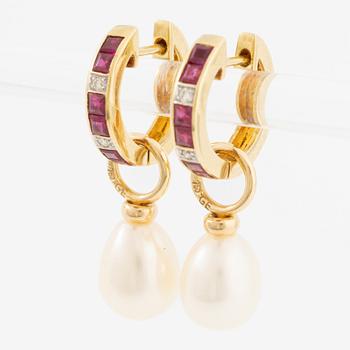 Earrings, 18K gold with rubies and diamonds with pendants with pearls.