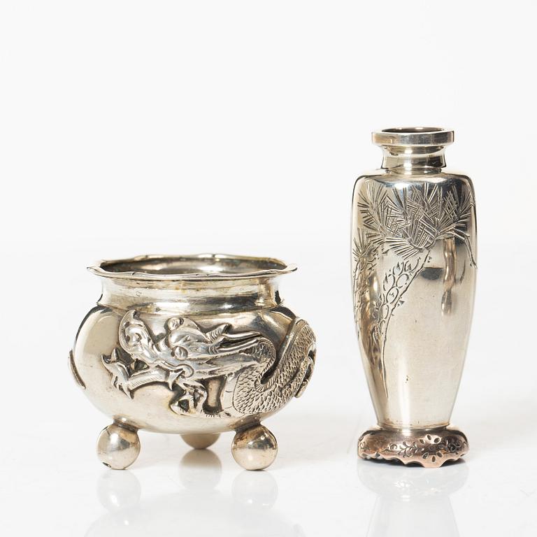 A group of salts and miniatures, part Japanese and Chinese, part silver, around 1900.
