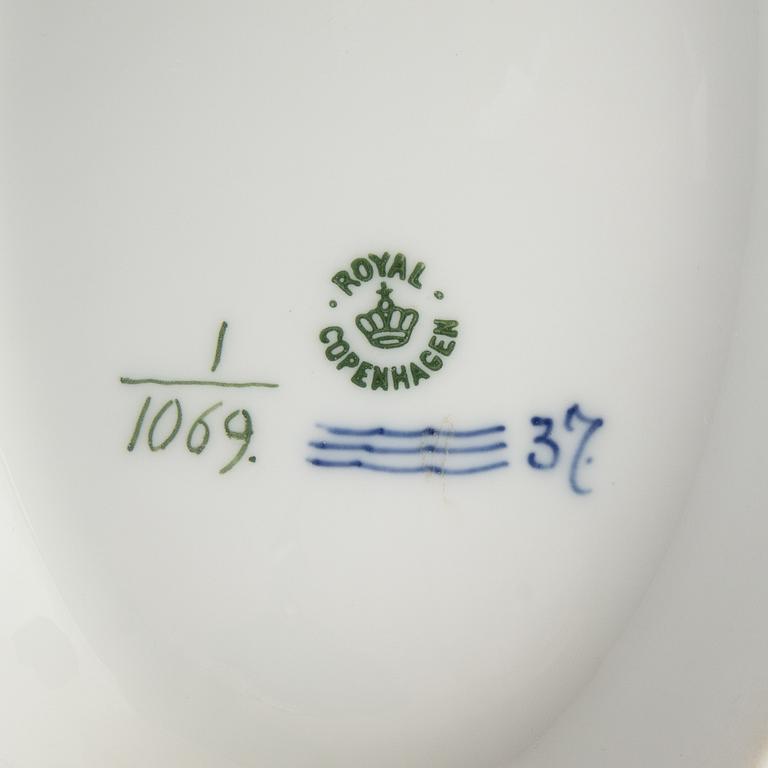 Jardinière "Musselmalet helblonde" Royal Copenhagen Denmark early 20th century porcelain.