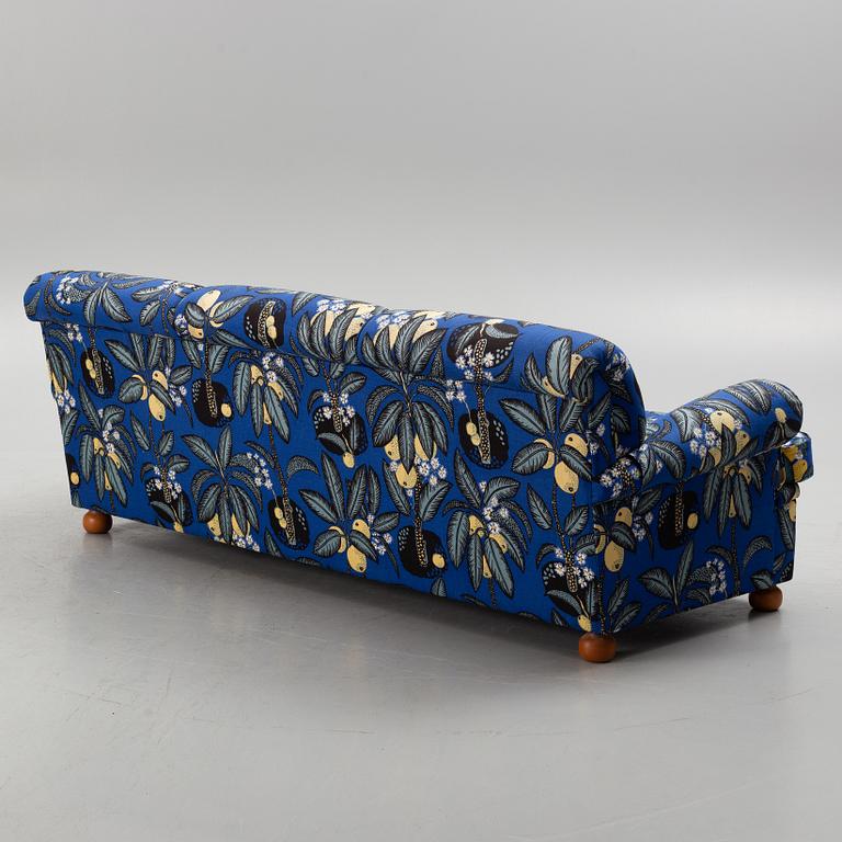 Josef Frank, a model 703 sofa, Firma Svenskt Tenn.