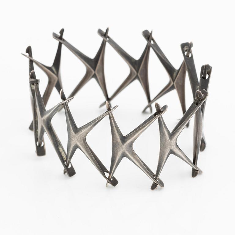 Bracelet and pendant, silver. Pendant by David Andersen, Norway.