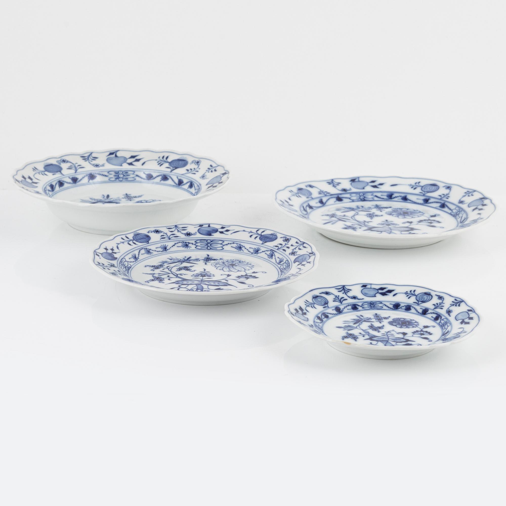 A 33-piece porcelain dinner service, "Ziebelmunter", mostly STadt Meissen, Germany.