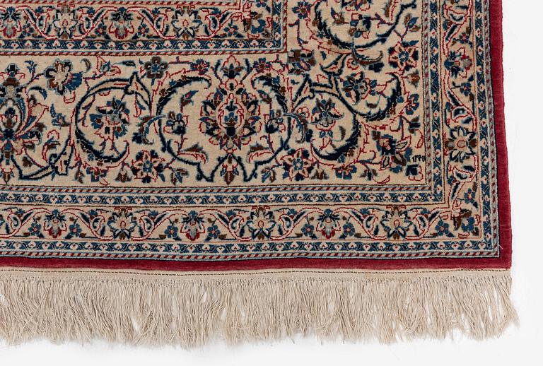 A semi-antique Nain Tudeshk carpet, c. 307 x 206 cm.