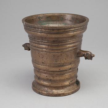 A BRONZE MORTAR FROM AROUND YEAR 1900.