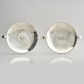 Two sterling silver bowls with handles, Atelier Borgila, designed by Erik Fleming, Stockholm 1930.