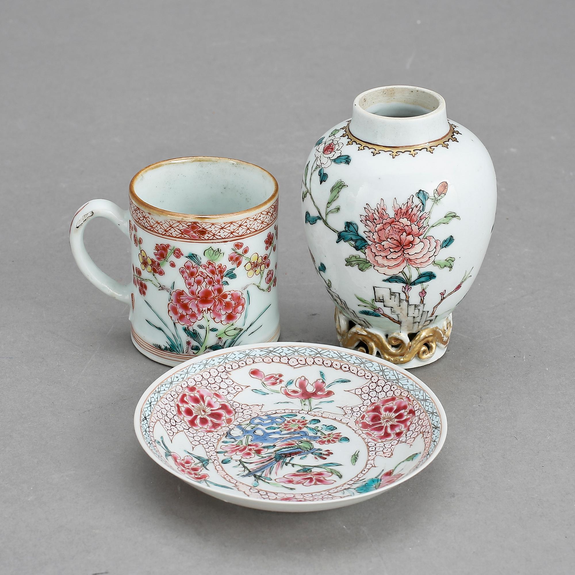 PARTI PORSLIN, 3 delar, Qingdynastin, Qianlong (1736-95).