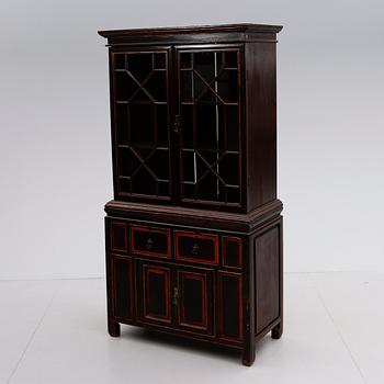 VITRINSKÅP, orientaliskt, omkring år 1900.