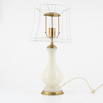 A model 2583 table lamp, Firma Svenskt Tenn, Sweden.