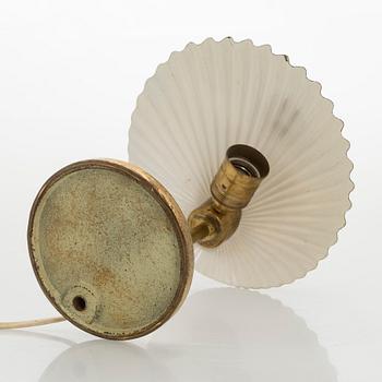 Paavo Tynell, a 1940s '5321' 'The Shell' table lamp for Taito.