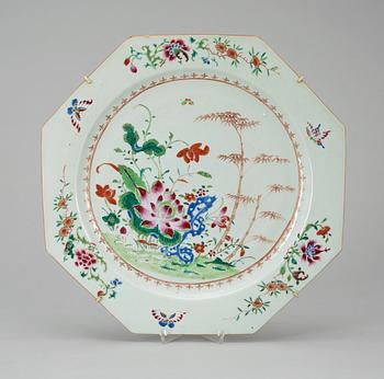 289. A famille rose serving dish, Qing dynasty, Qianlong (1736-95).