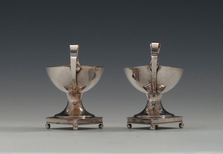 SALT CELLARS, a pair. Silver. Johan Jacob Tortberg Pori 1830-44. Weight 108 g.