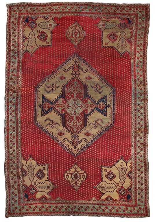 ANTIQUE USHAK. 636 x 408 cm.