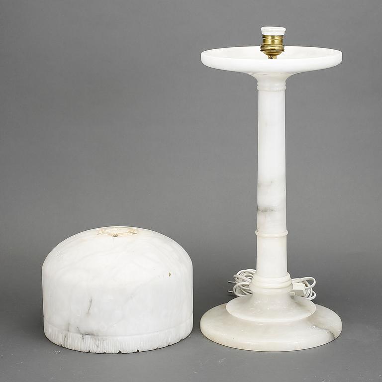 BORDSLAMPA, alabaster, 1900-talets första hälft.