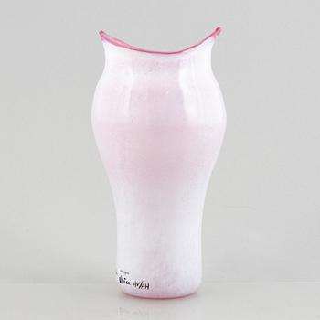 Ulrica Hydman-Vallien, a glass vase, Kosta Boda.