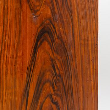 Bokskåp, nyrenässansstil, 1800-talets slut.