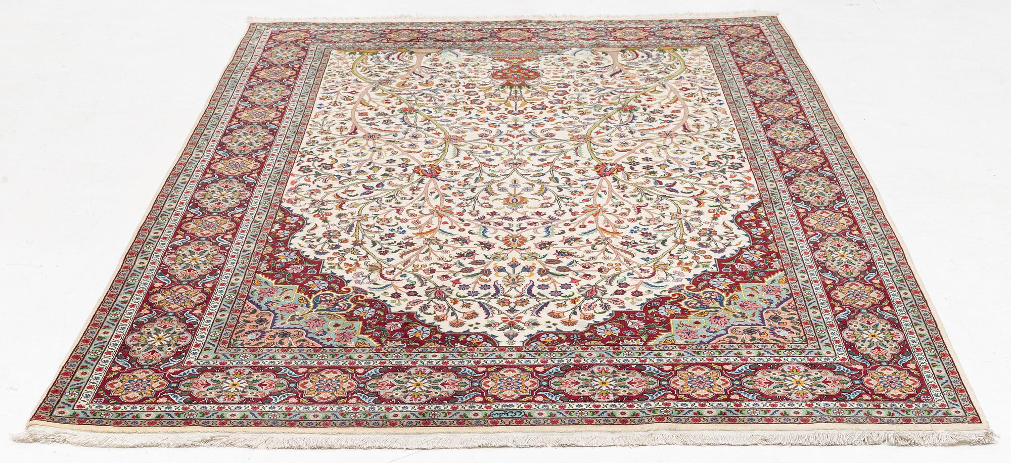 Matta, Täbris part silk, ca 266 x 176 cm.