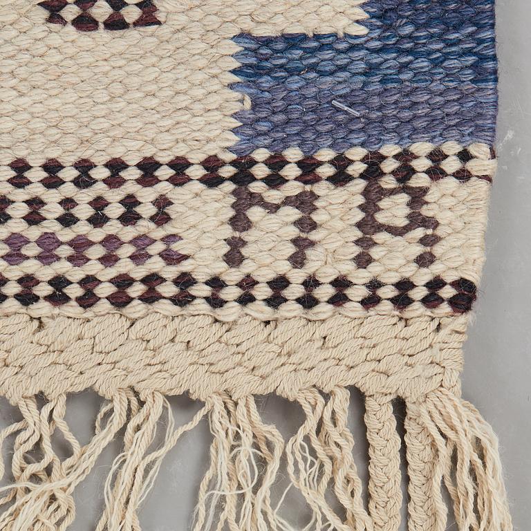 Marianne Richter, MATTO, "Blåtaggen", flat weave, ca 159,5 x 99-103,5 cm, signed AB MMF MR.