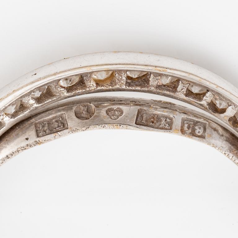 Brosch, Engelbert, i form av månskära, 18K vitguld med diamanter.