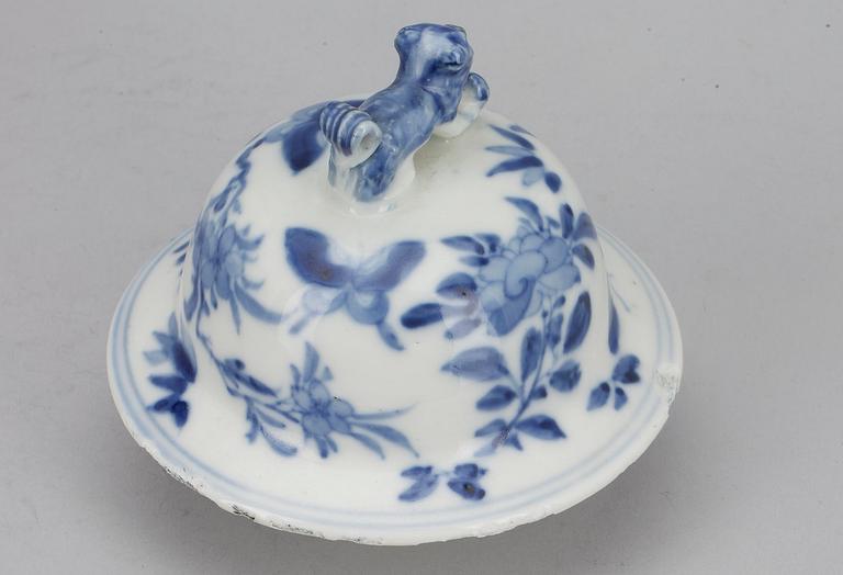 LOCKURNA, porslin, Kina, sekelskiftet 1800/1900.