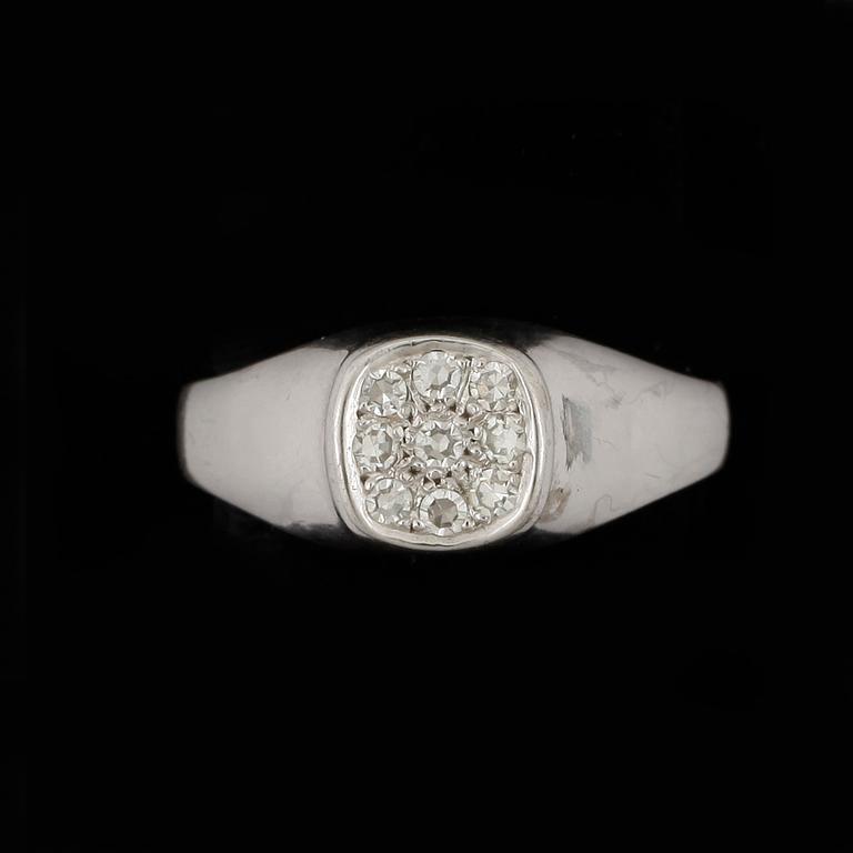 RING, 18k vitguld samt briljantslipade diamanter, tot 0,18 ct. Vikt ca 4 g.