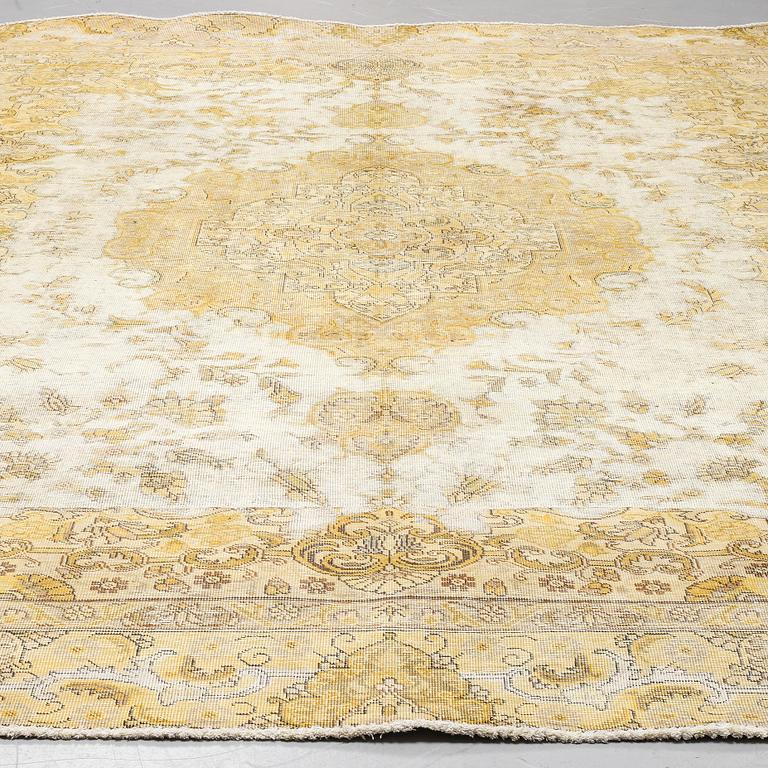 MATTA, orientalisk, ca 366 x 281 cm.