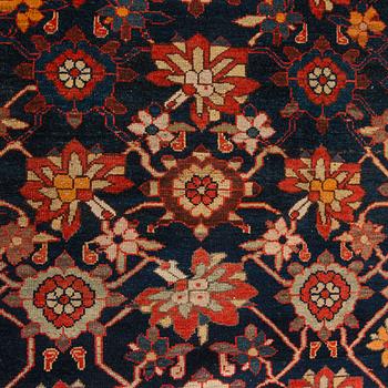 A Hamadan rug of 'Mina Khani design'. Circa 197 x 131 cm.