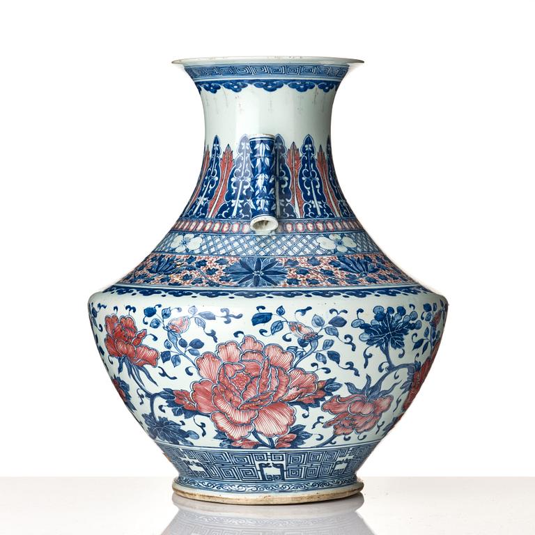 A large blue and white and iron red vase, Qing dynasty, 19th Century.