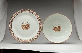 A pair of European subject famille rose punch bowls with stands, Qing dynasty, Jiaqing (1796-1820).