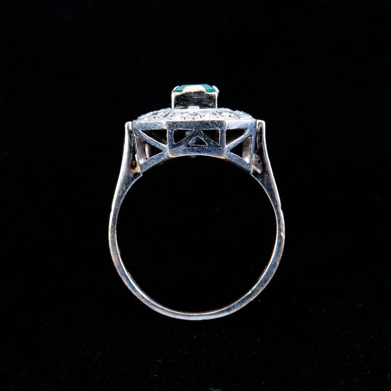 A RING, emerald c. 0.55 ct and diamonds c. 0.70 ct.