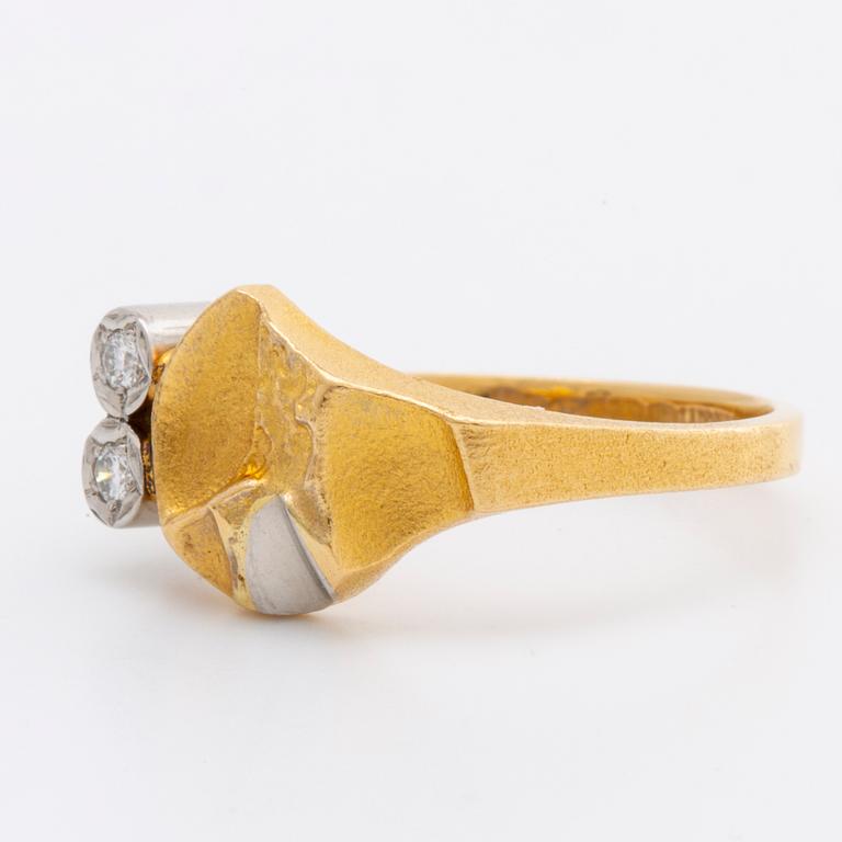 LAPPONIA RING 18K gold w 2 brilliant-cut diamonds 0,04 ct in total inscribed, Finland 1997, original dustbag.