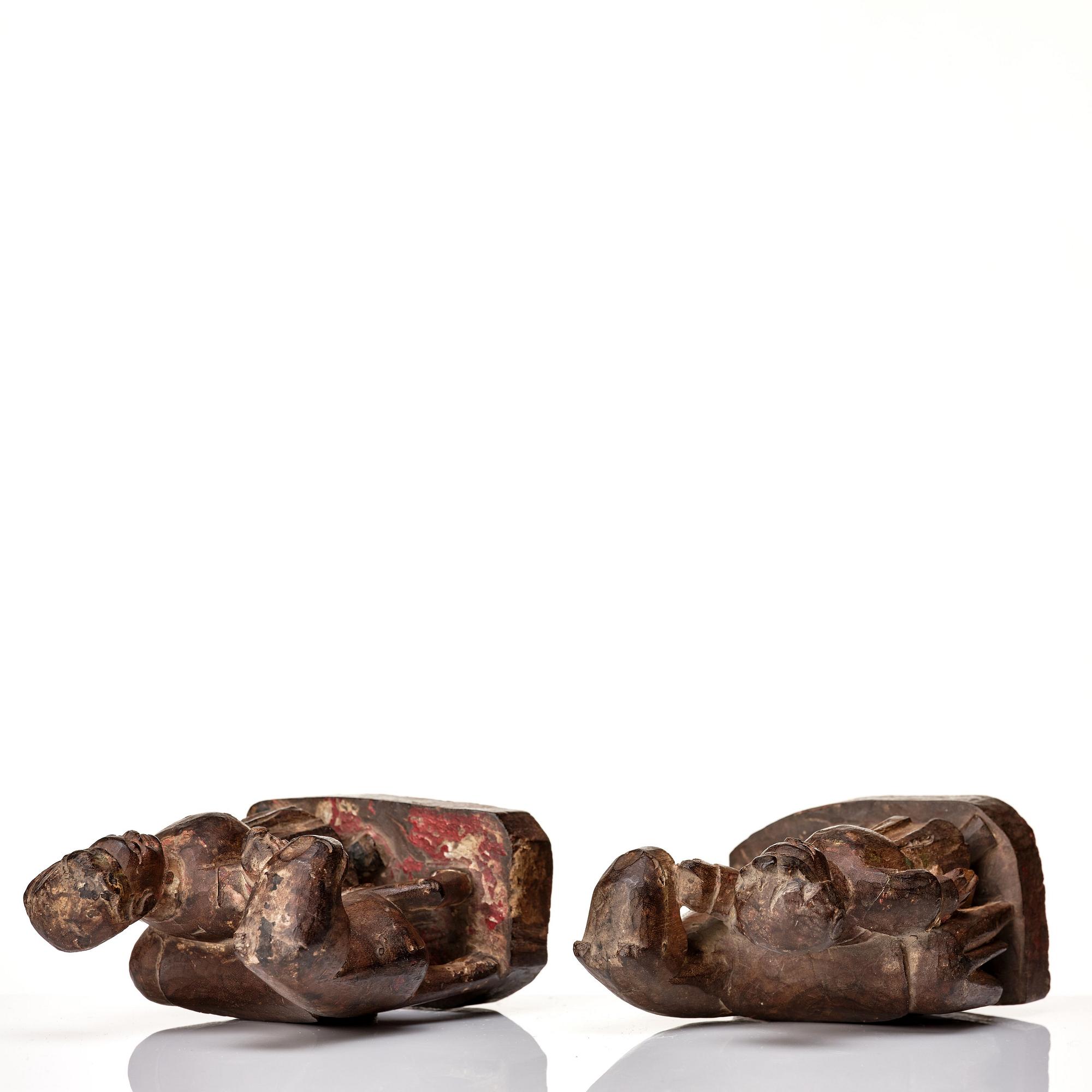 A pair of wooden sculptures of a man with a horse, Qing dynasty, circa 1900.