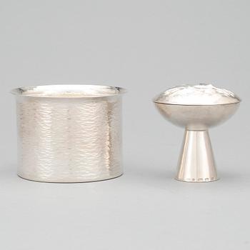 ASK MED LOCK, silver, Olle Ohlsson, Stockholm 2004 samt SKÅL, troligen Olle Ohlsson. Total vikt ca 208 gr.