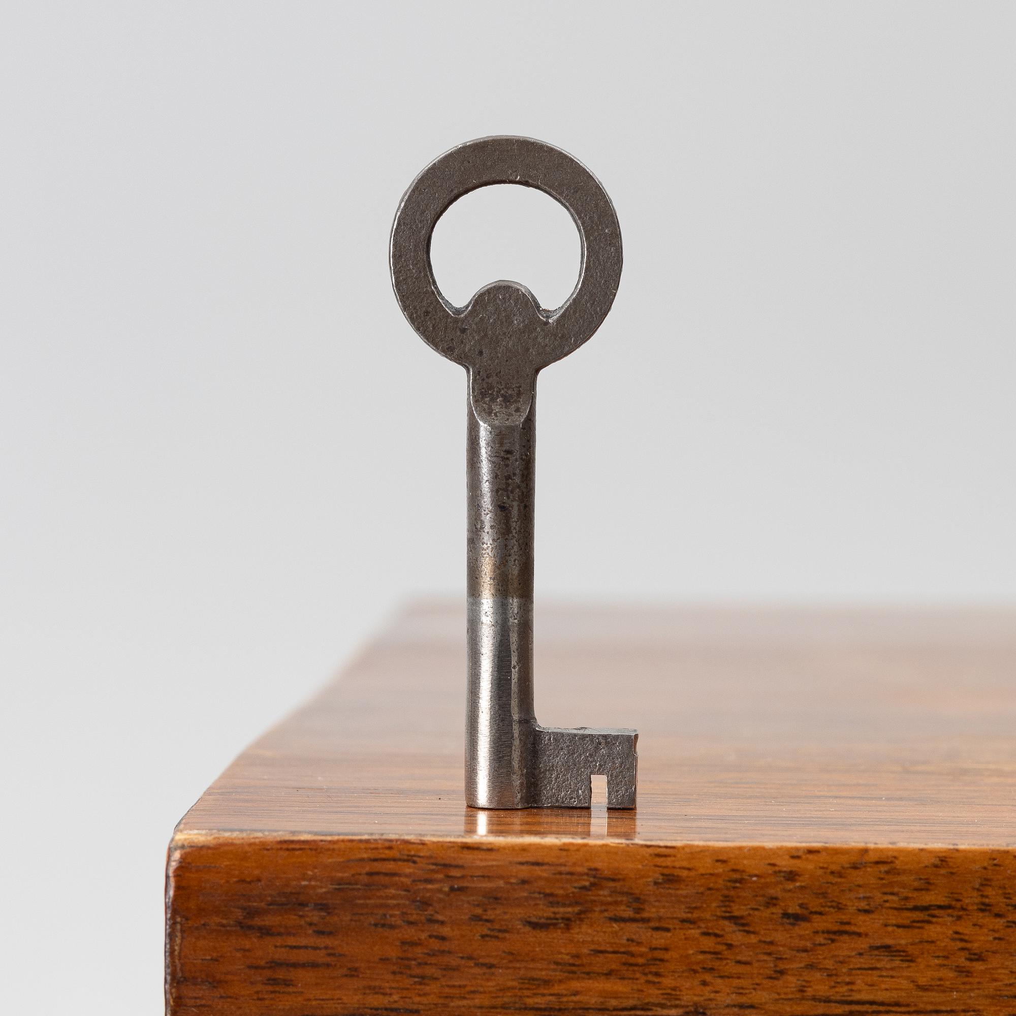 Cabinet, early 20th century.